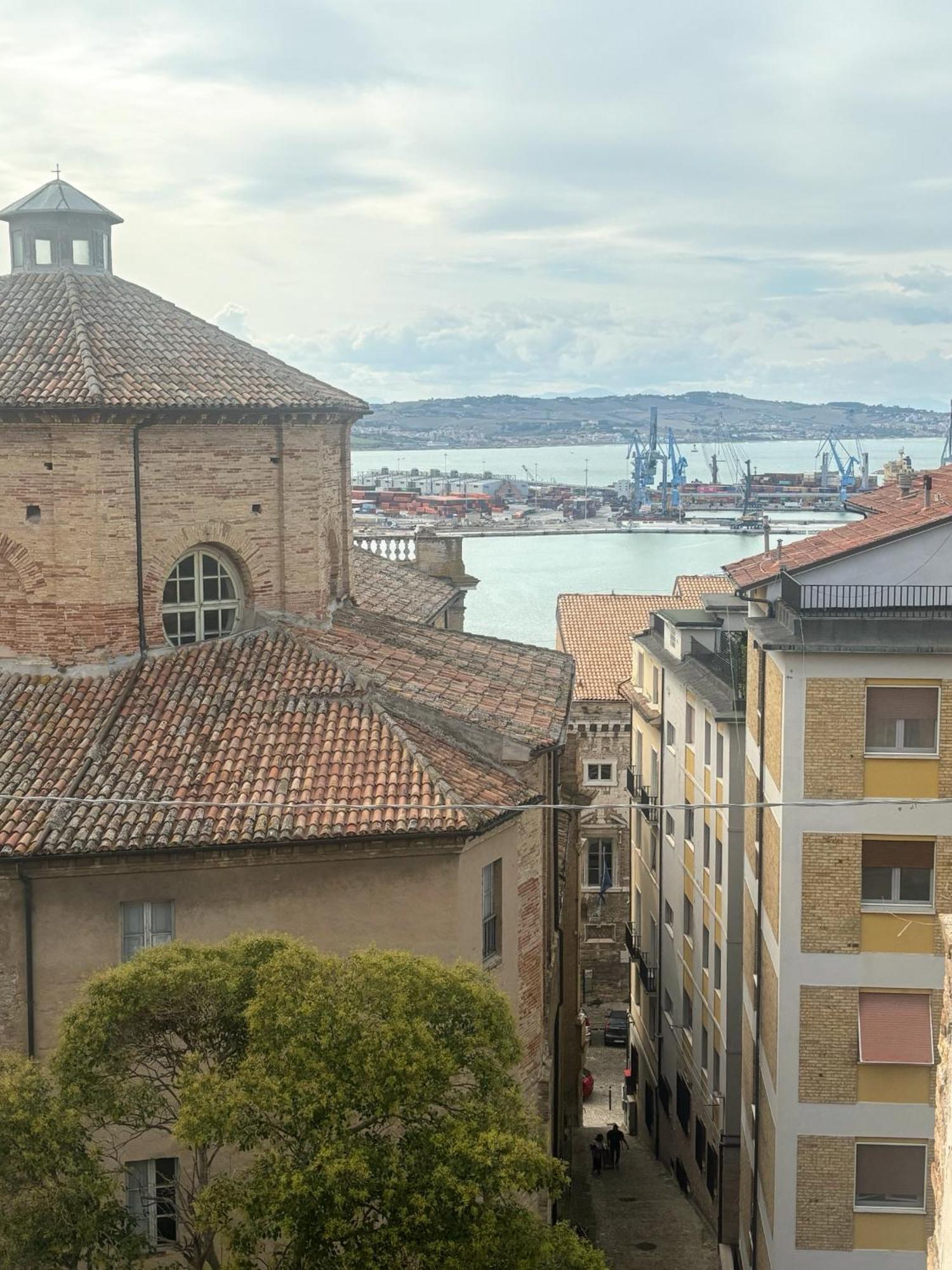 Domus Mirabilis Homestay Ancona Exterior foto