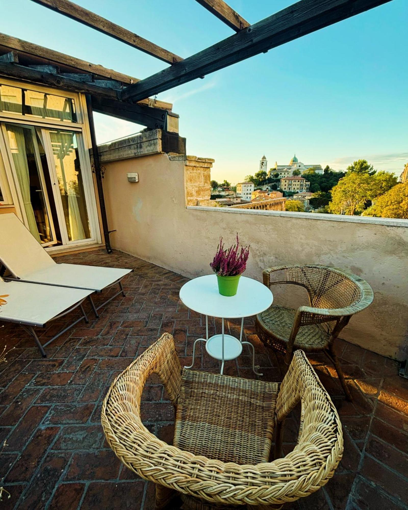 Domus Mirabilis Homestay Ancona Exterior foto