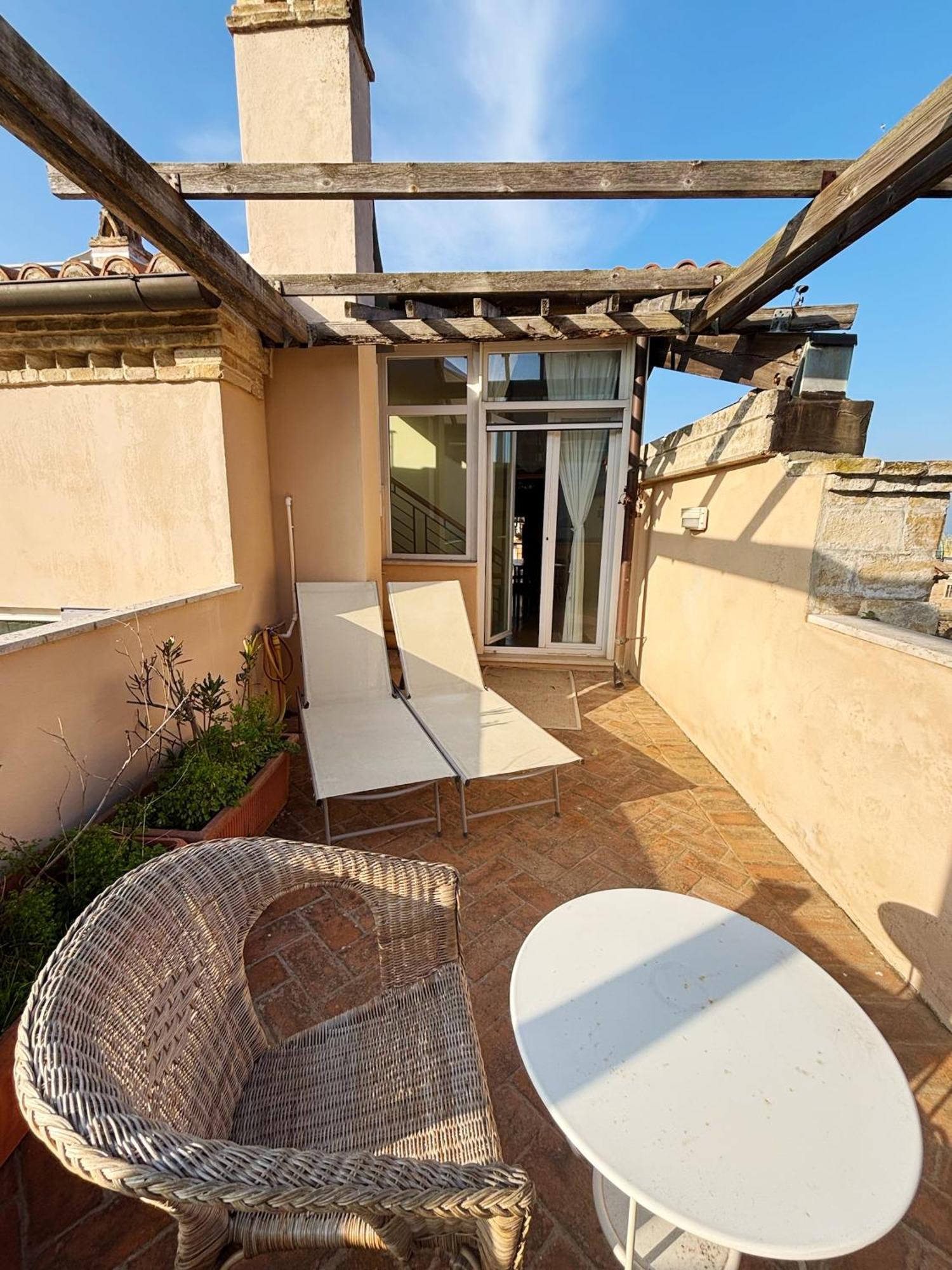 Domus Mirabilis Homestay Ancona Exterior foto
