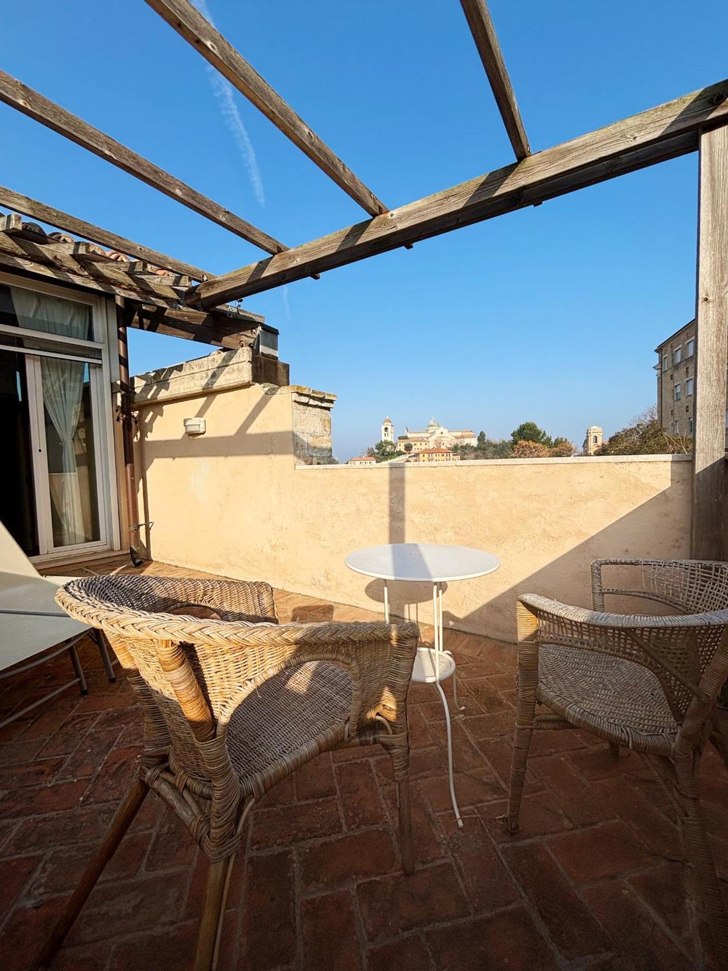 Domus Mirabilis Homestay Ancona Exterior foto